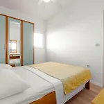 1 Bedroom Awesome In Apartment *