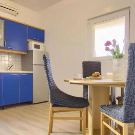 Apartamento 1 Bedroom Stunning In Lukoran