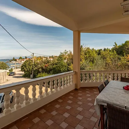Apartamento 1 Bedroom Stunning In Lukoran
