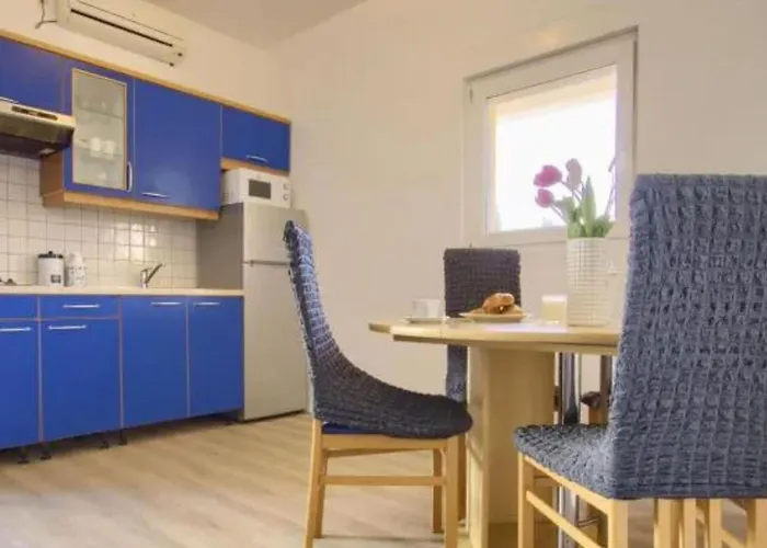 Апартаменты 1 Bedroom Lovely In Lukoran