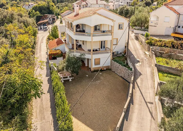 1 Bedroom Lovely In * Lukoran